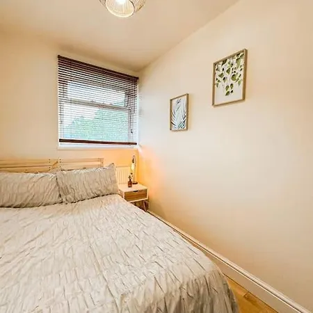 Bright & Spacious Split Level Flat In Kennington London Exterior photo