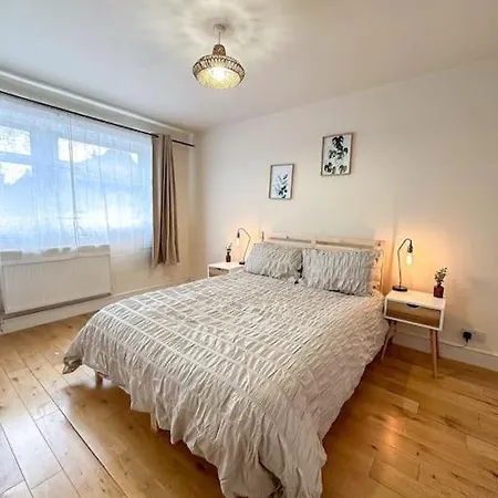 Bright & Spacious Split Level Flat In Kennington London Exterior photo