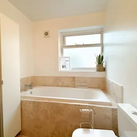 Bright & Spacious Split Level Flat In Kennington London Exterior photo