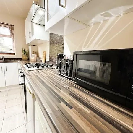 Bright & Spacious Split Level Flat In Kennington London Exterior photo