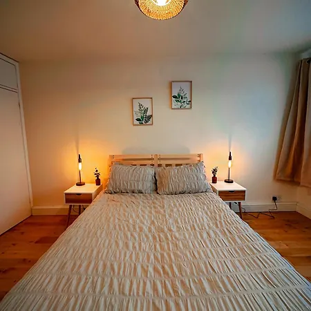 Bright & Spacious Split Level Flat In Kennington London Exterior photo