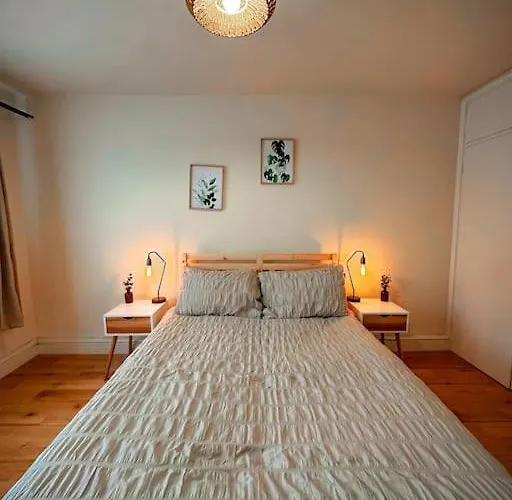 Bright & Spacious Split Level Flat In Kennington