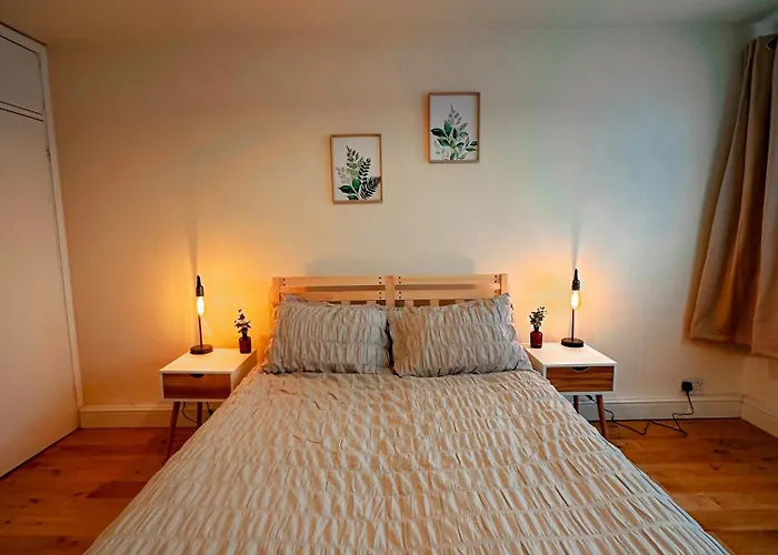 Bright & Spacious Split Level Flat In Kennington